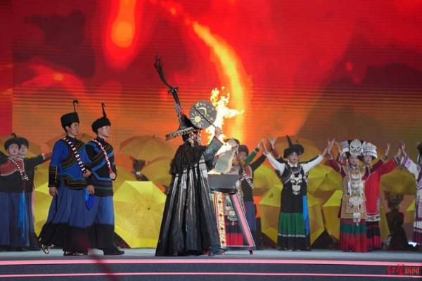 火把节：燃情夜空，品味彝族习俗与激情