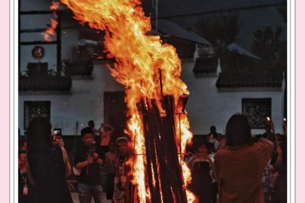 火把节：燃情夜空，品味彝族习俗与激情